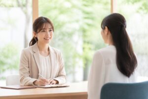 20代女性の契約社員と正社員の違いは？